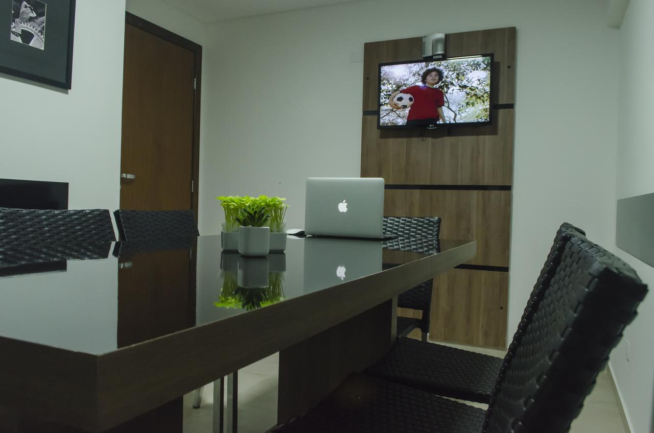 Hollyster Hotel Pinhais Екстер'єр фото