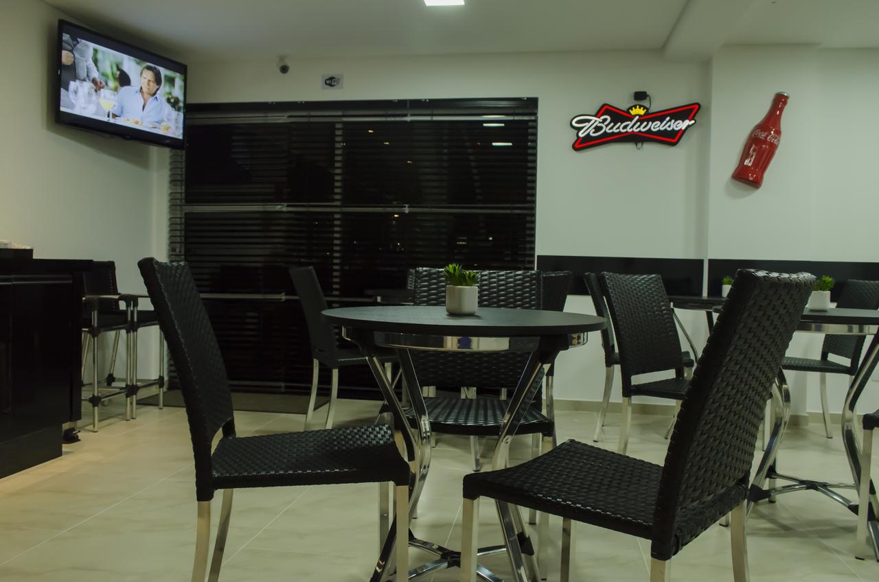 Hollyster Hotel Pinhais Екстер'єр фото